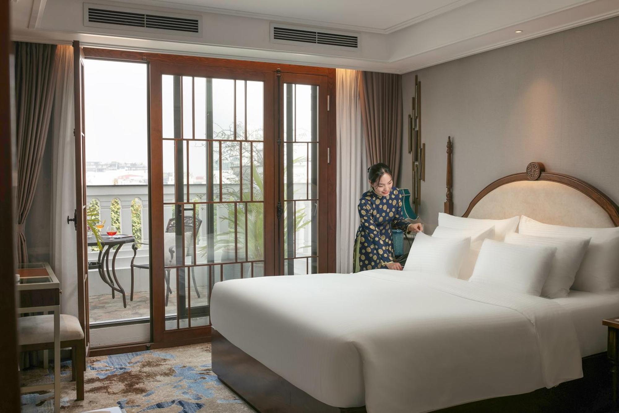 فندق ذا أورينتال جايد هانوي المظهر الخارجي الصورة A guest room at the hotel