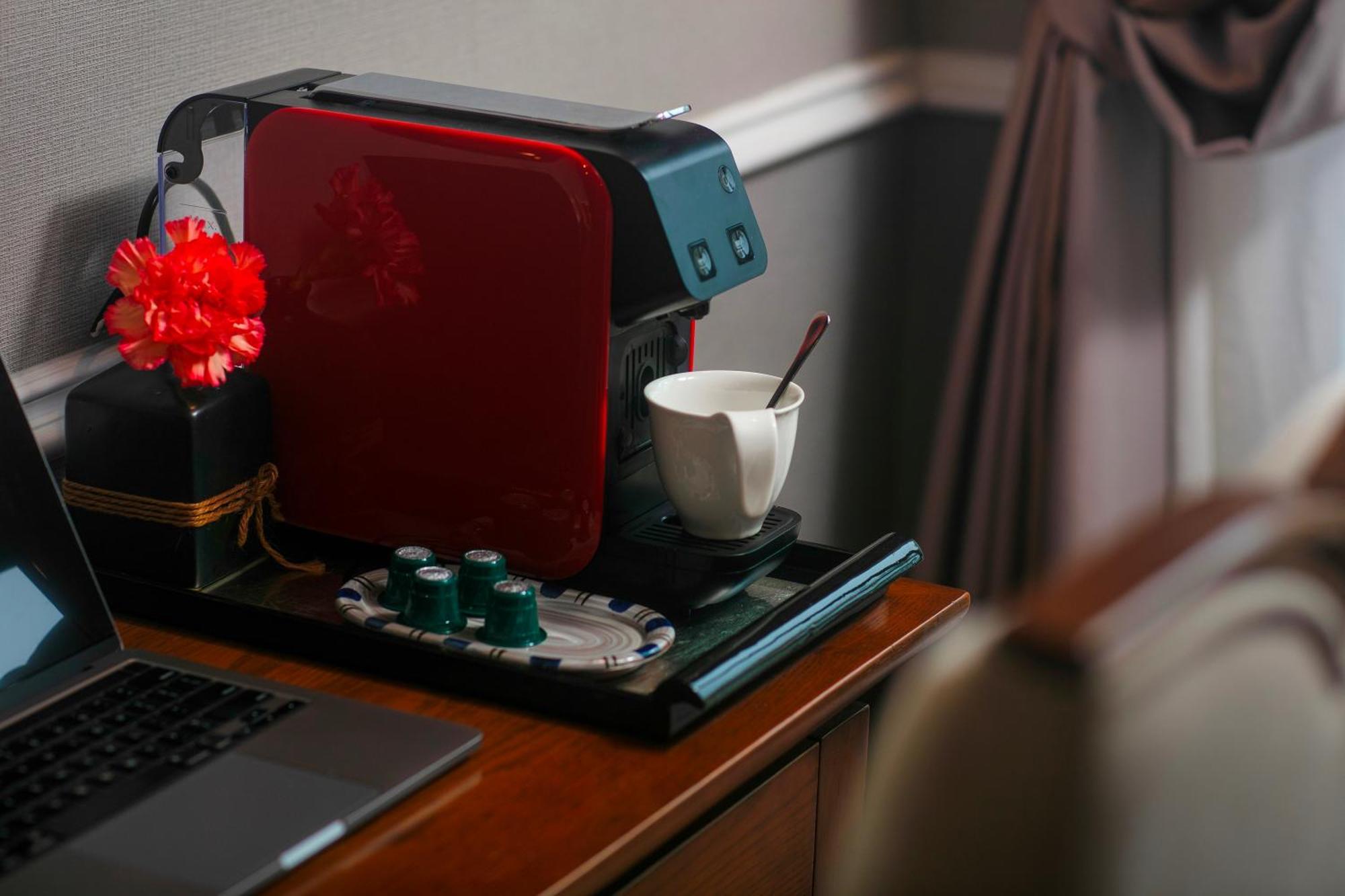 فندق ذا أورينتال جايد هانوي المظهر الخارجي الصورة A Nespresso coffee machine