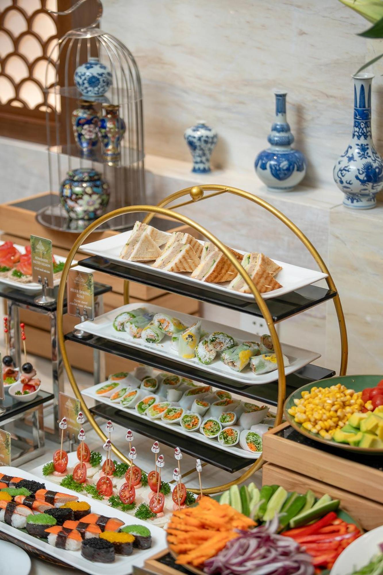 فندق ذا أورينتال جايد هانوي المظهر الخارجي الصورة A three-tiered serving tray