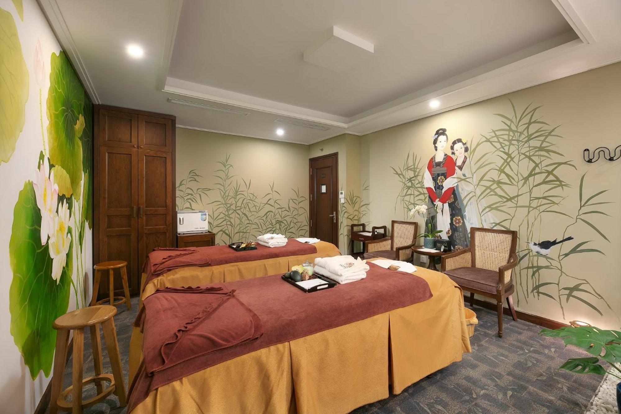 فندق ذا أورينتال جايد هانوي المظهر الخارجي الصورة A massage room at a spa in Vietnam