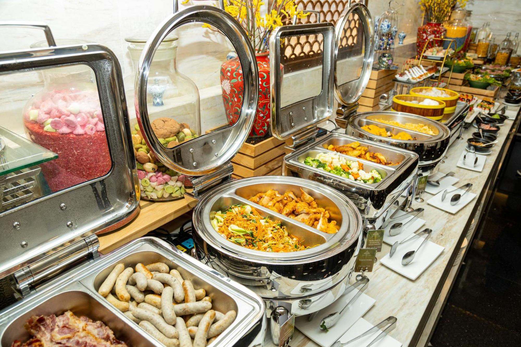 فندق ذا أورينتال جايد هانوي المظهر الخارجي الصورة A buffet at a hotel